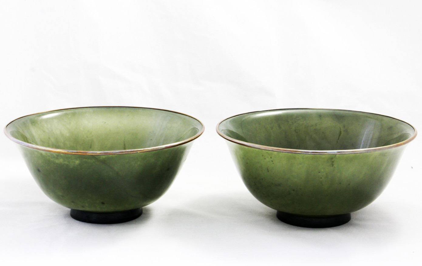 Cặp tô ngọc khắc chìm 6 chữ "Đại Thanh Càn Long niên chế" Cặp tô ngọc khắc chìm 6 chữ "Đại Thanh Càn Long niên chế"