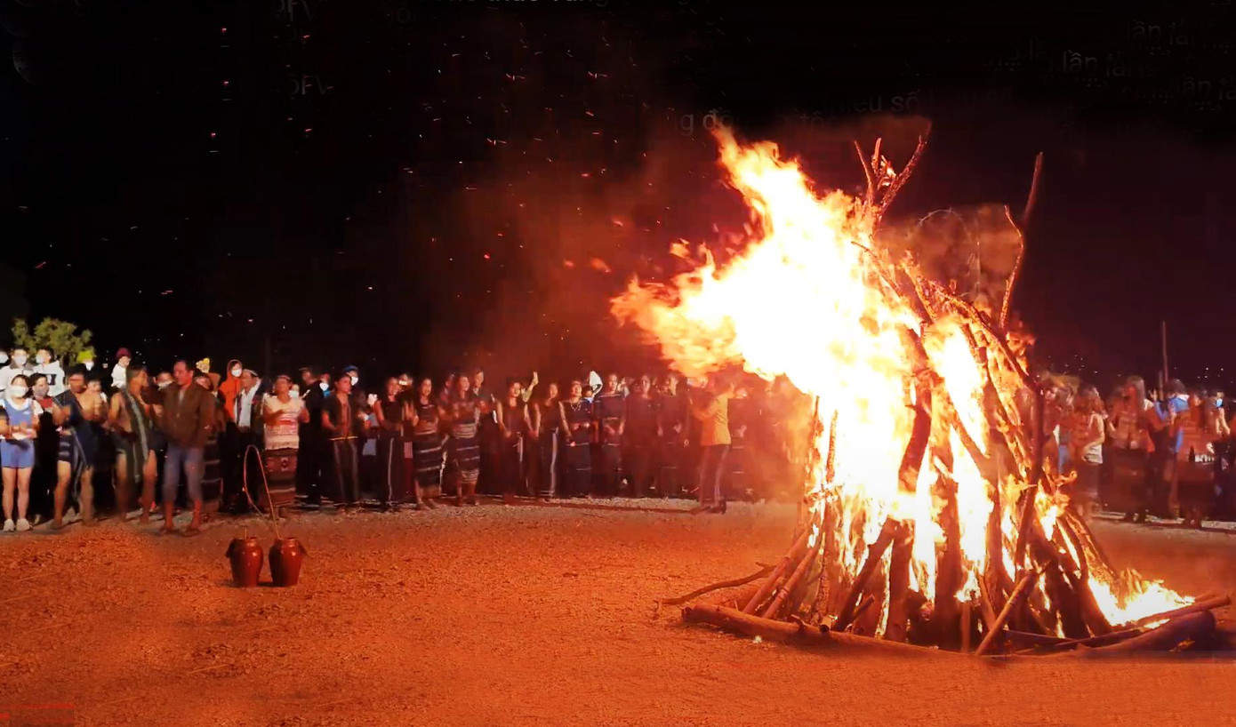 Lửa ấm đêm hội