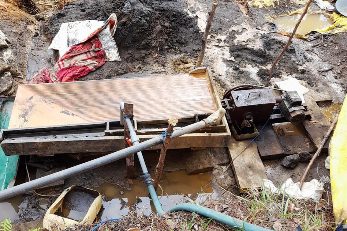 Máy móc, dụng cụ thể khai thác thiếc