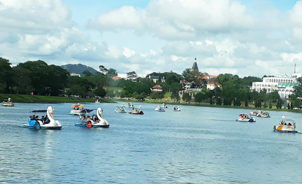 Hồ Xuân Hương thơ mộng Hồ Xuân Hương thơ mộng