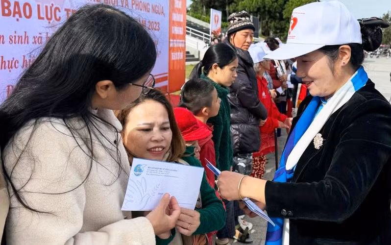Hỗ trợ phụ nữ có hoàn cảnh khó khăn