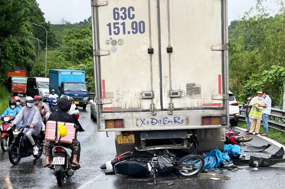 Một vụ tai nạn trên đèo Bảo Lộc Một vụ tai nạn trên đèo Bảo Lộc