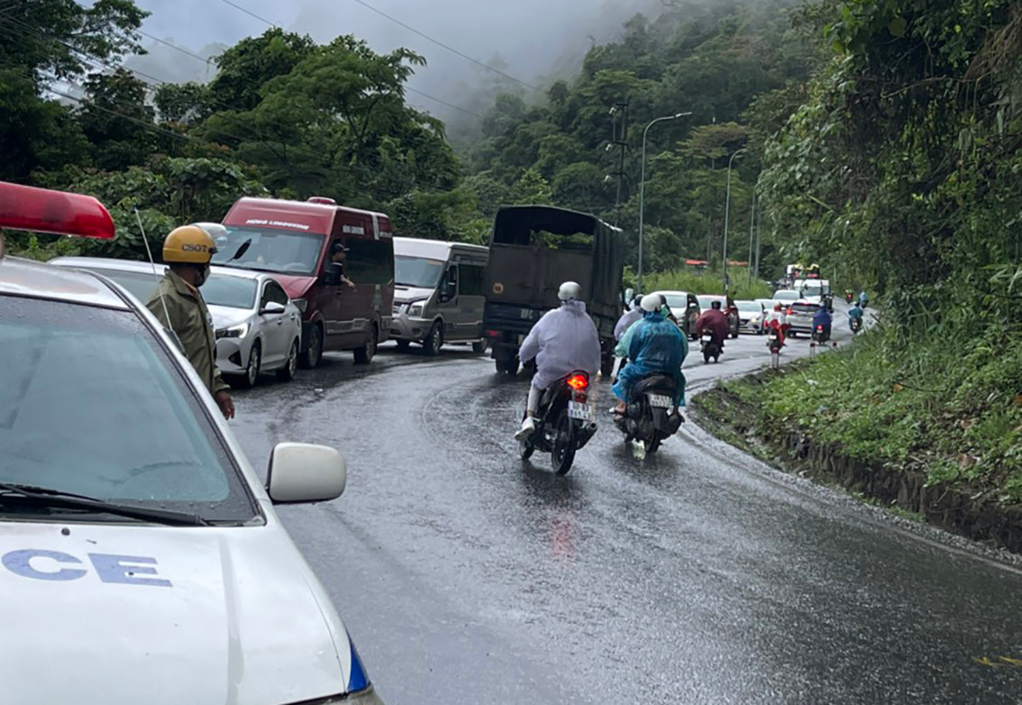 Đèo Bảo Lộc có nhiều khúc cua nguy hiểm, nhất là khi trời mưa, có sương mù Đèo Bảo Lộc có nhiều khúc cua nguy hiểm, nhất là khi trời mưa, có sương mù