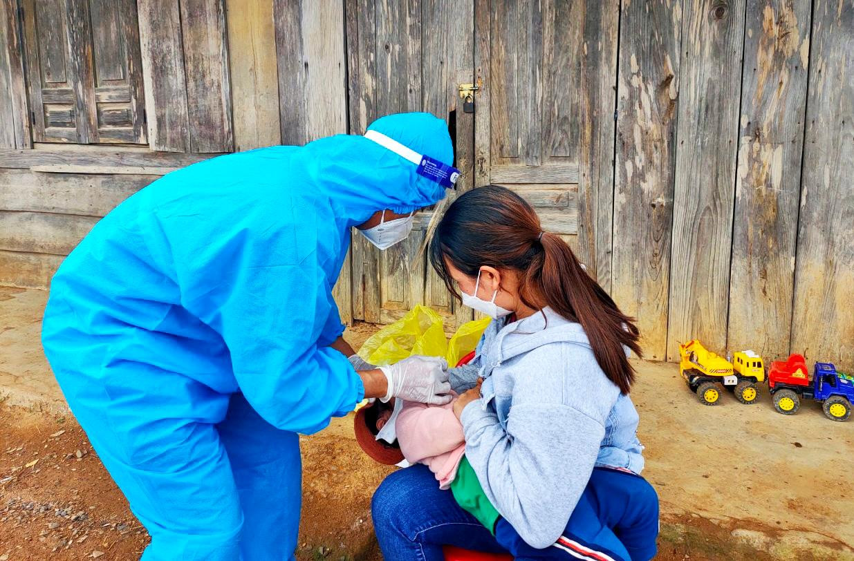 Lực lượng y tế điều trị cho F0 tại nhà Lực lượng y tế điều trị cho F0 tại nhà