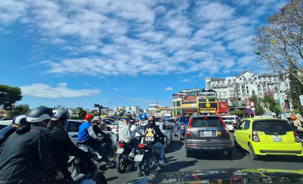 Sau Tết, khu vực trung tâm TP Đà Lạt vẫn đông nghẹt Sau Tết, khu vực trung tâm TP Đà Lạt vẫn đông nghẹt