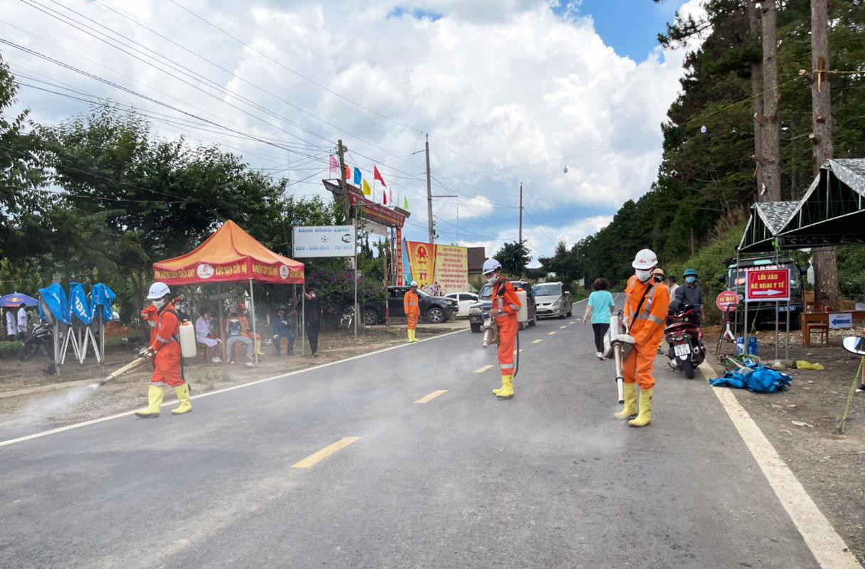 Ngưng hoạt động nhiều chốt kiểm soát dịch bệnh nội tỉnh