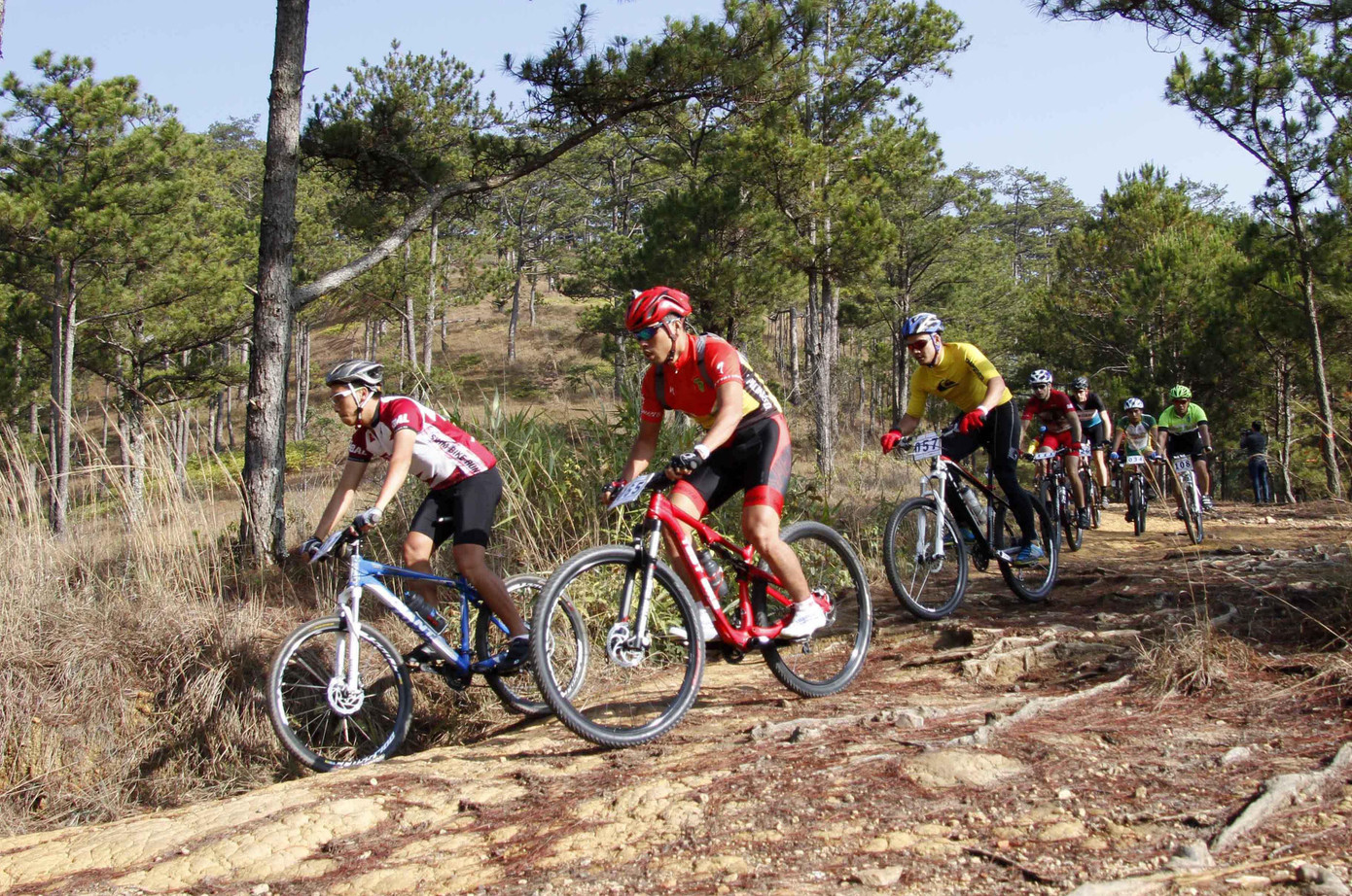 Đua xe đạp địa hình trên địa bàn Lâm Đồng