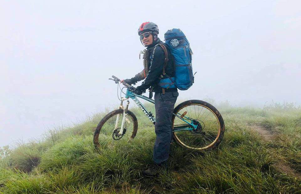 Chinh phục đỉnh núi mù sương. Ảnh trên Fanpage của Mull K'Vang