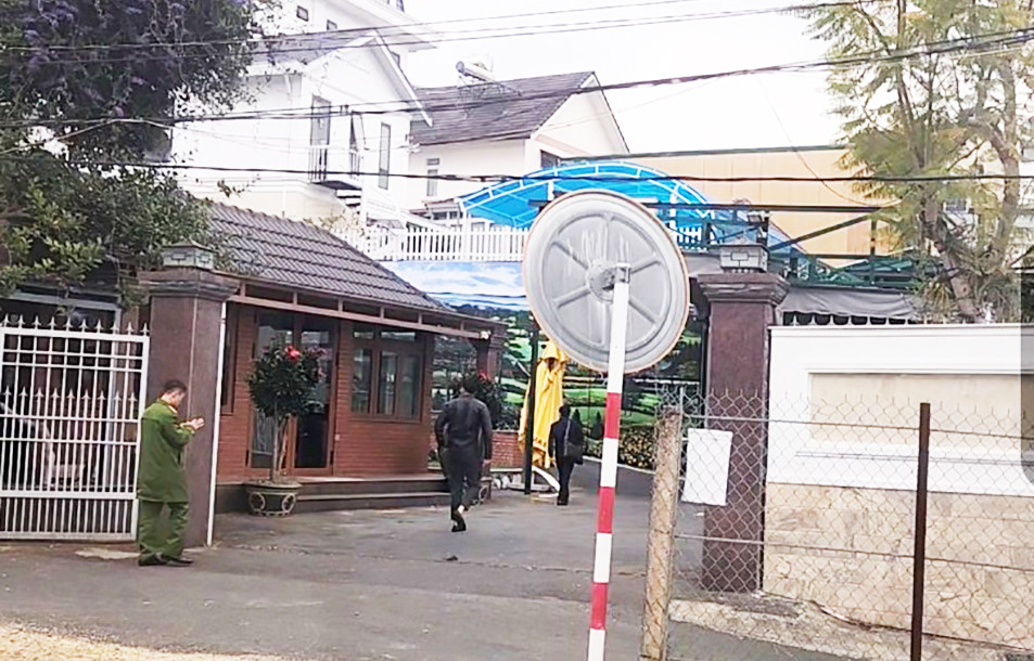 Khám xét nhà riêng của ông Trần Văn Hiệp.