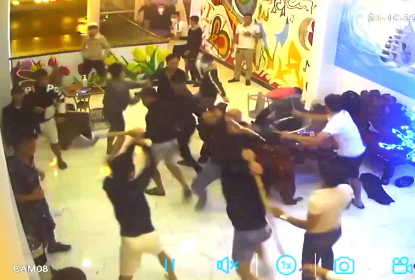 Hiện trường vụ hỗn chiến. Ảnh chụp màn hình