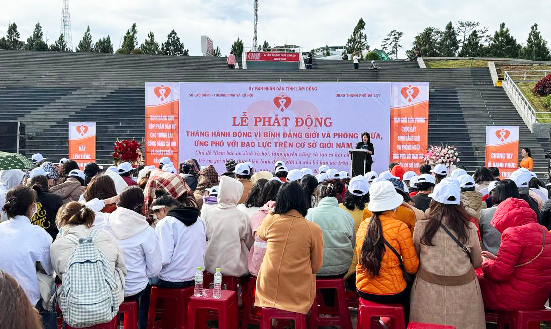 Đông đảo phụ nữ tham gia Lễ phát động Tháng bình đẳng giới ở Lâm Đồng