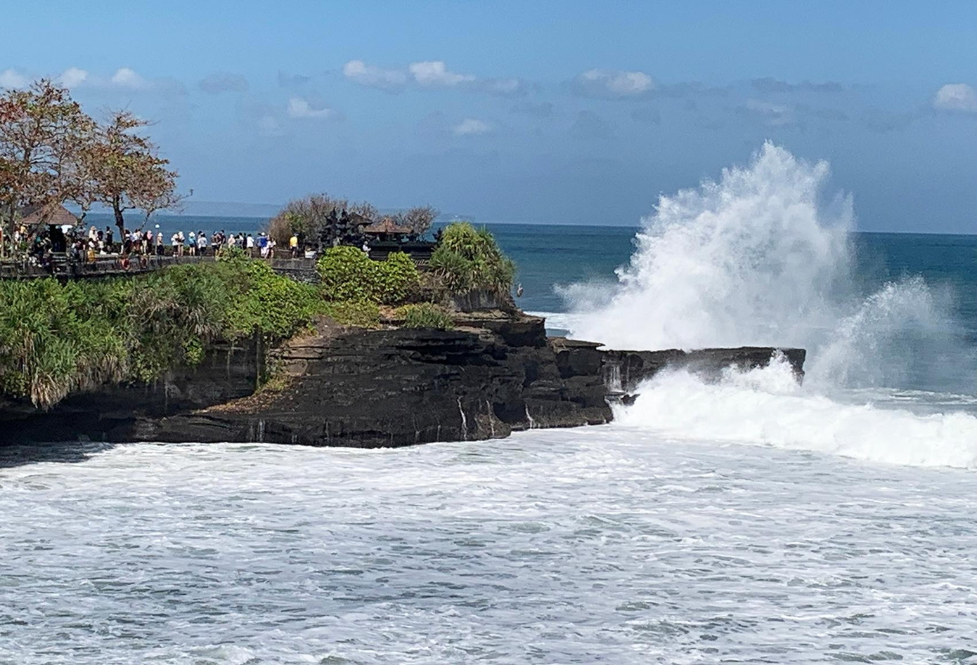 Một ngôi đền nằm ven biển