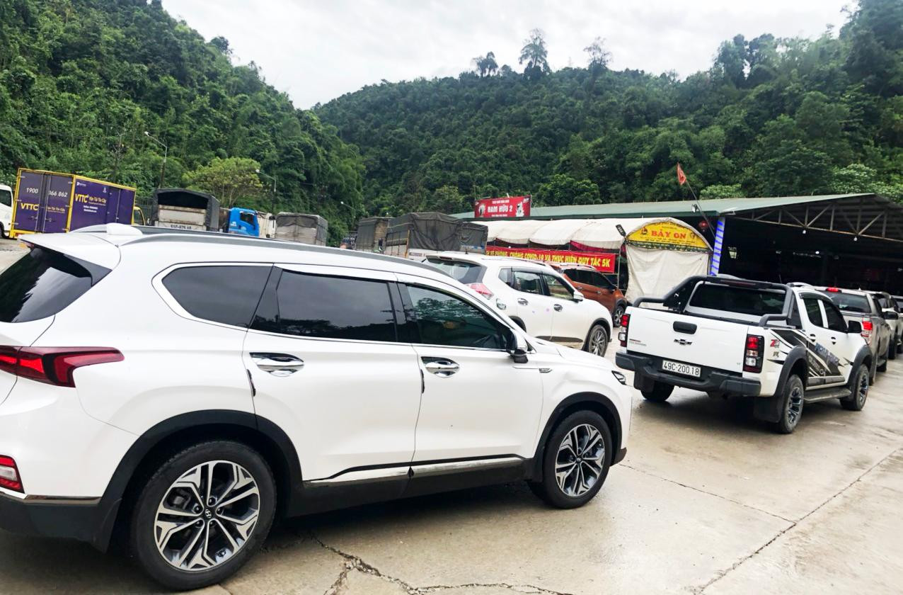 Đa số phương tiện qua đèo Chuối để lên Đà Lạt là ô tô con