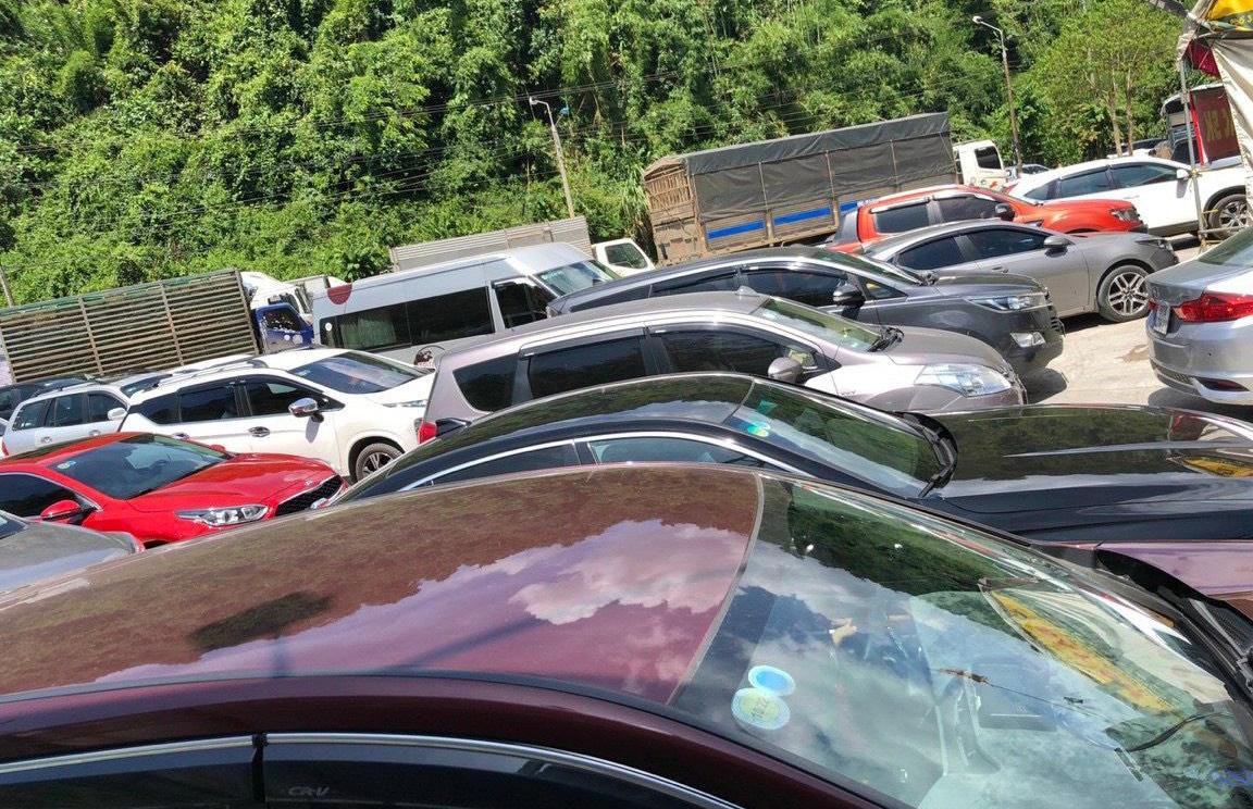 Lượng xe lên Lâm Đồng quá đông khiến chốt đèo Chuối bị ùn ứ vào cuối tuần