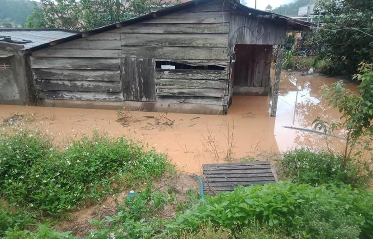 Một nhà dân bị ngập Một nhà dân bị ngập