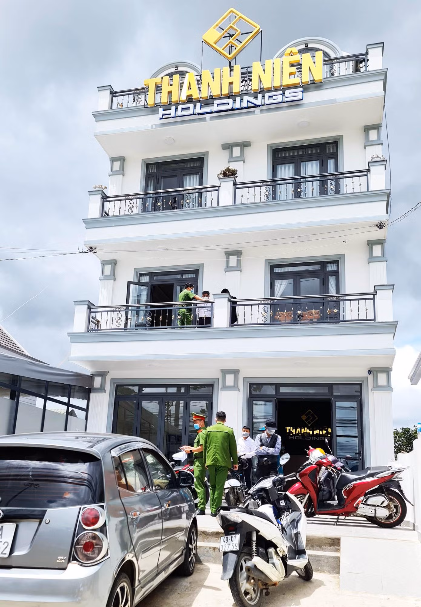 Lực lượng chức năng kiểm tra công tác phòng chống dịch tại Cty CP Phát triển bất động sản Thanh Niên Holdings Dalat