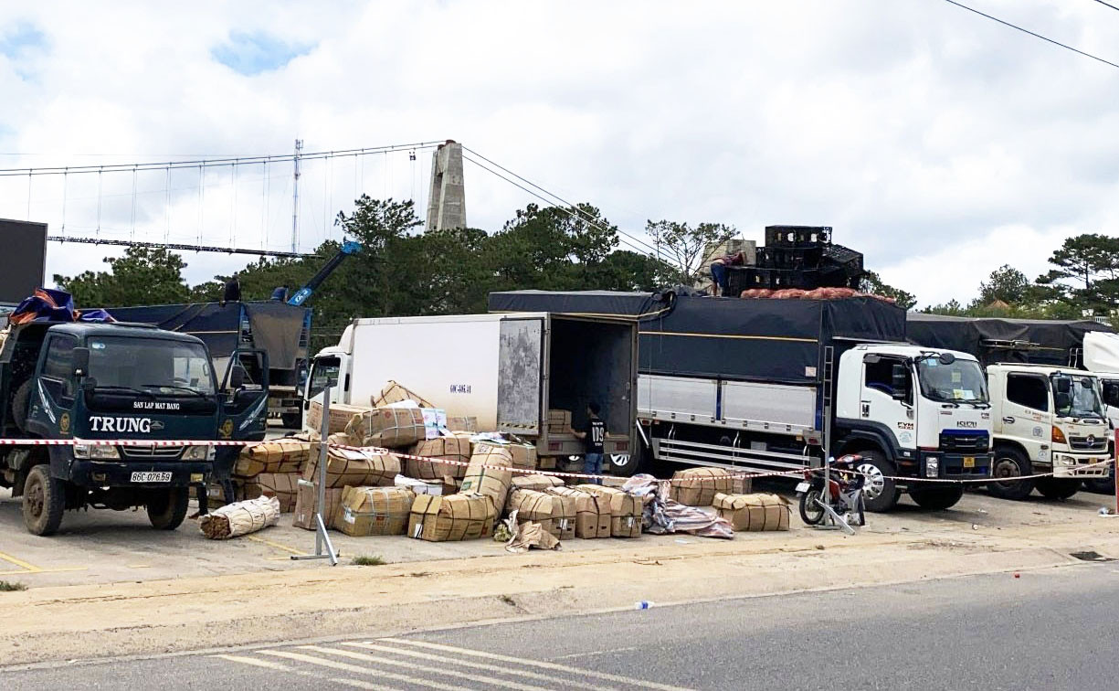 Xe tải chở hàng hóa sẽ được ưu tiên lưu thông trên đèo.