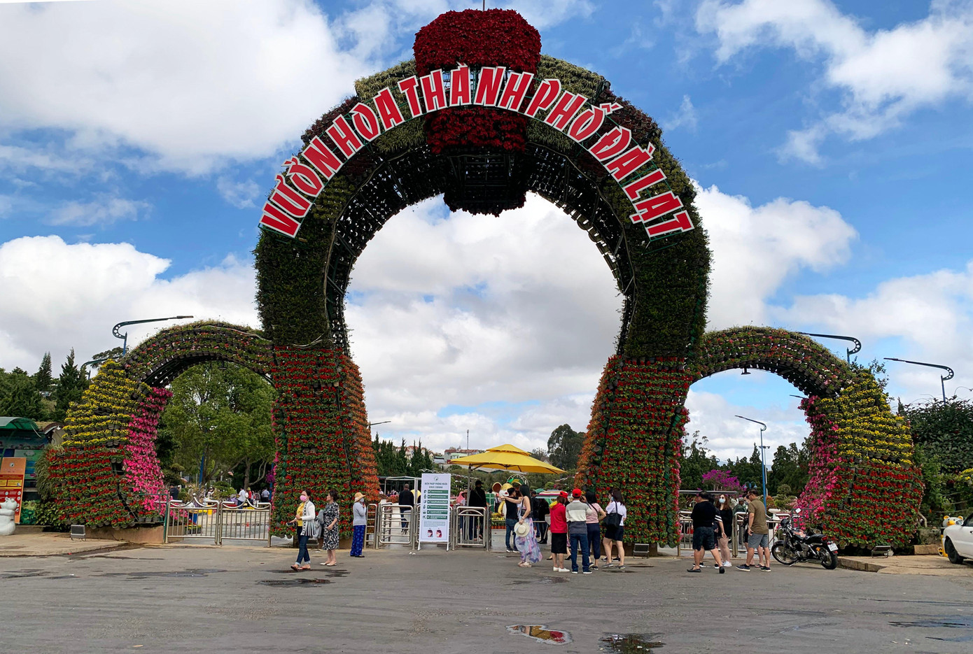 Vườn hoa Đà Lạt đón khách vào tham quan