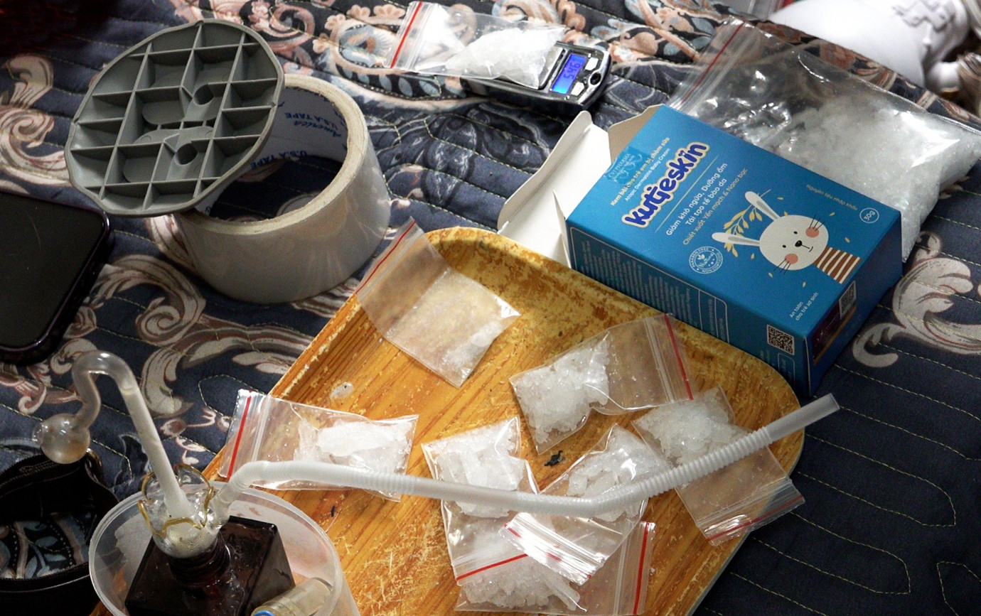 Công an thu giữ một số tang vật tại nơi ở của N.H.A