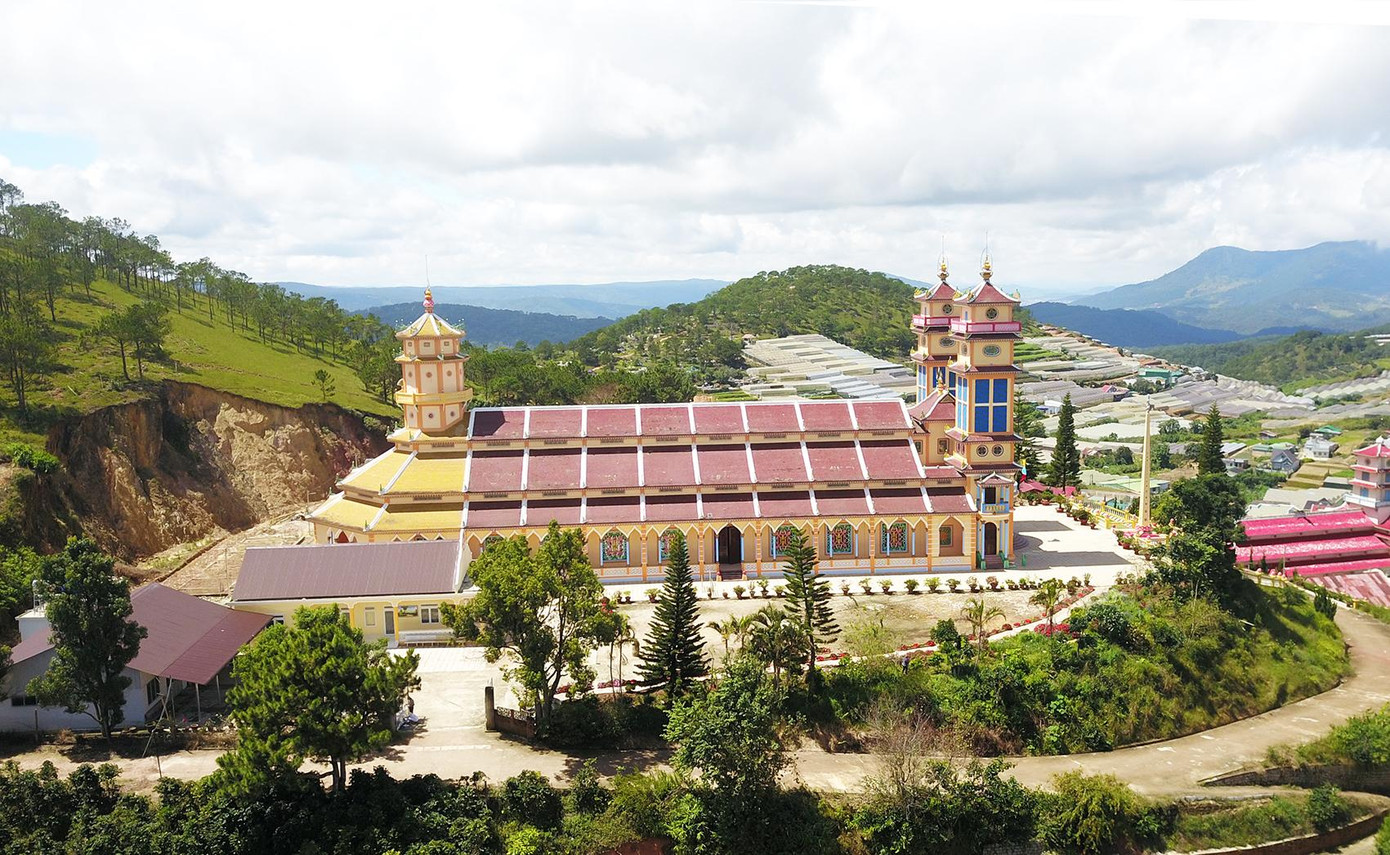 Toàn cảnh Thánh thất ở Đà Lạt Toàn cảnh Thánh thất ở Đà Lạt