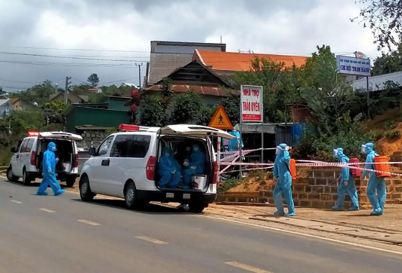 Lực lượng y tế dập dịch tại chùm ca bệnh Công ty TNHH Sợi Đà Lạt