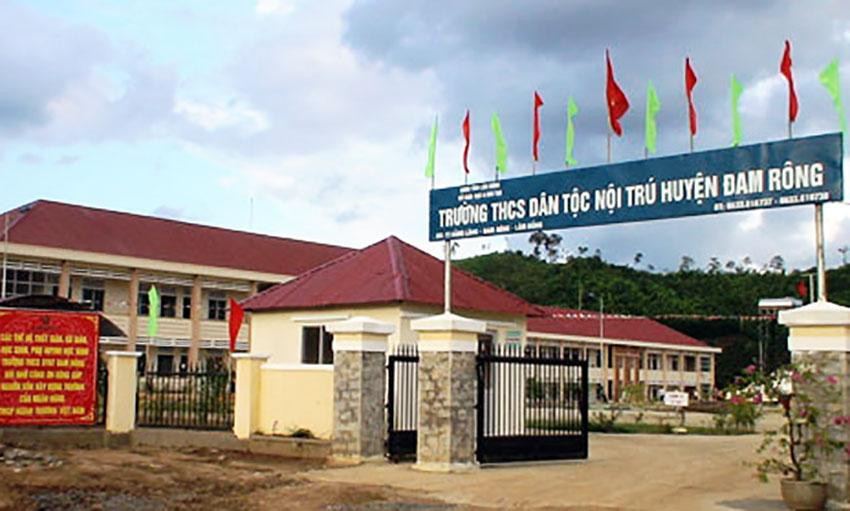 Trường học thành nơi cách ly tập trung phòng chống COVID-19