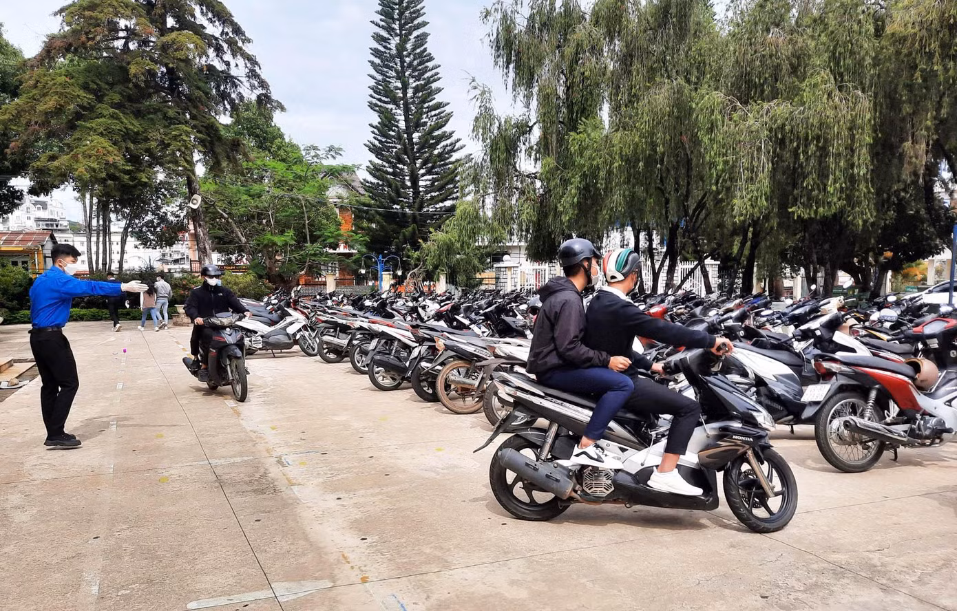 Đoàn Phường 3, Đà Lạt giữ xe miễn phí cho thí sinh Đoàn Phường 3, Đà Lạt giữ xe miễn phí cho thí sinh