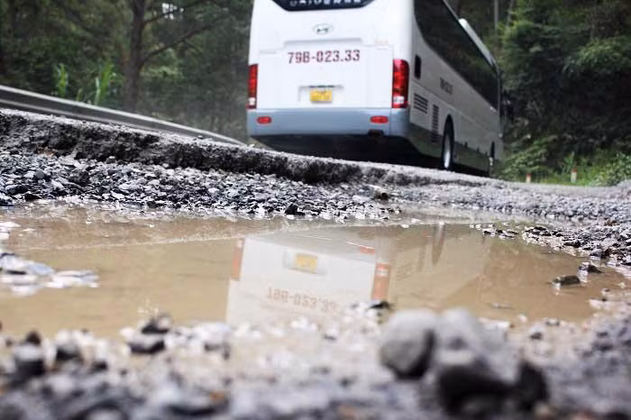 Khách du lịch bị hành trên 'con đèo đau khổ'