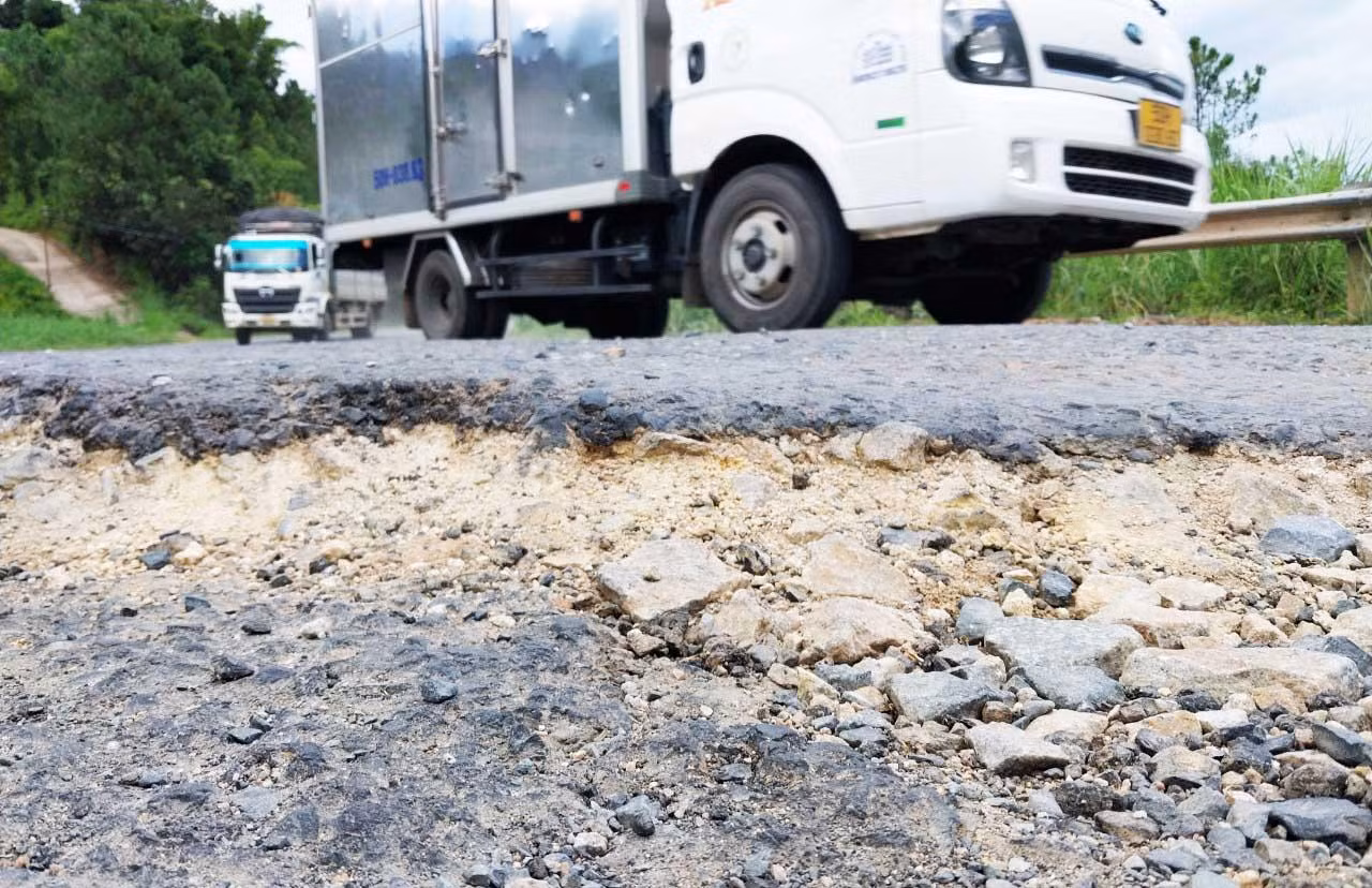 Đoạn cuối đèo Mimosa 'nát như tương'