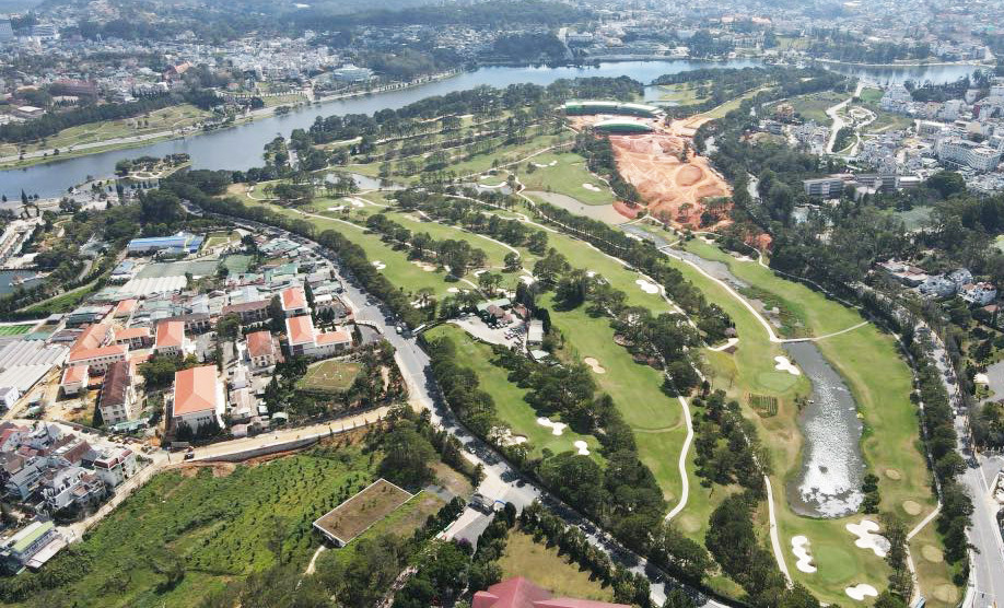 Toàn cảnh Đồi Cù, nơi có công trình vi phạm