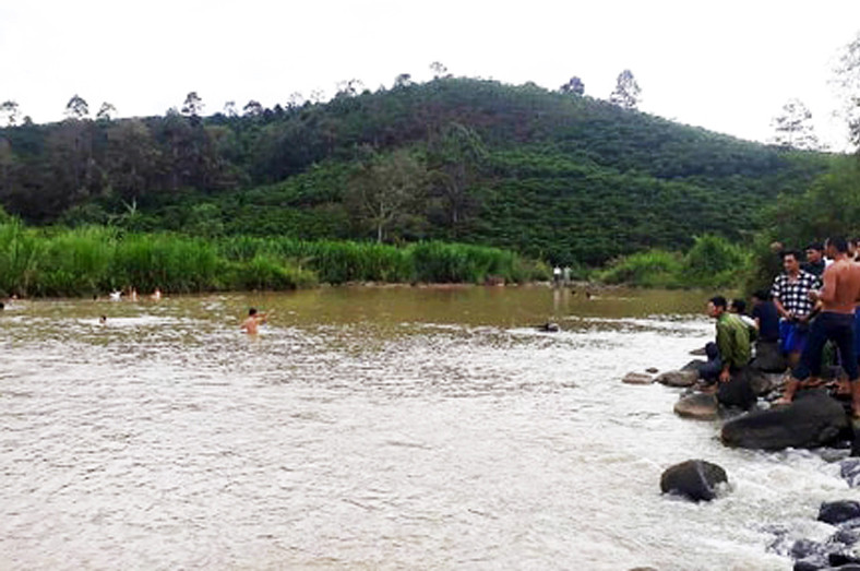 Tìm học sinh bị đuối nước trên Sông Đại Nga