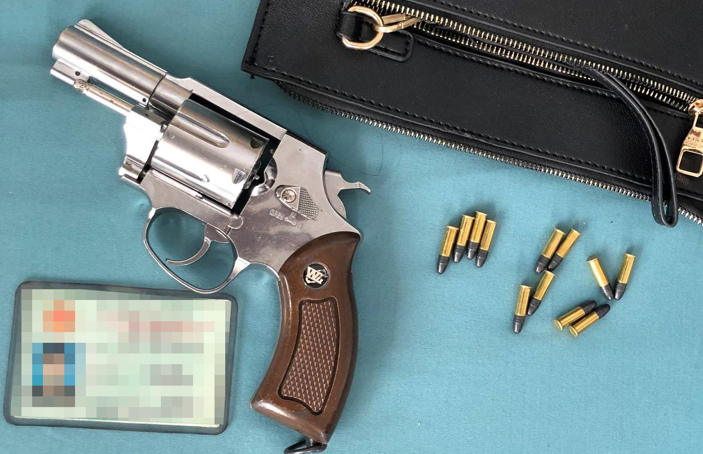 Công an phát hiện súng đạn nơi các đối tượng sử dụng ma túy