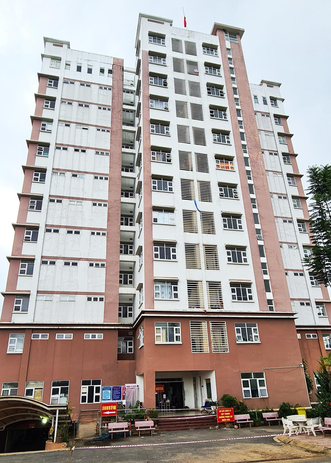 Khu điều trị COVID-19 tại ký túc xá sinh viên có 520 giường bệnh Khu điều trị COVID-19 tại ký túc xá sinh viên có 520 giường bệnh