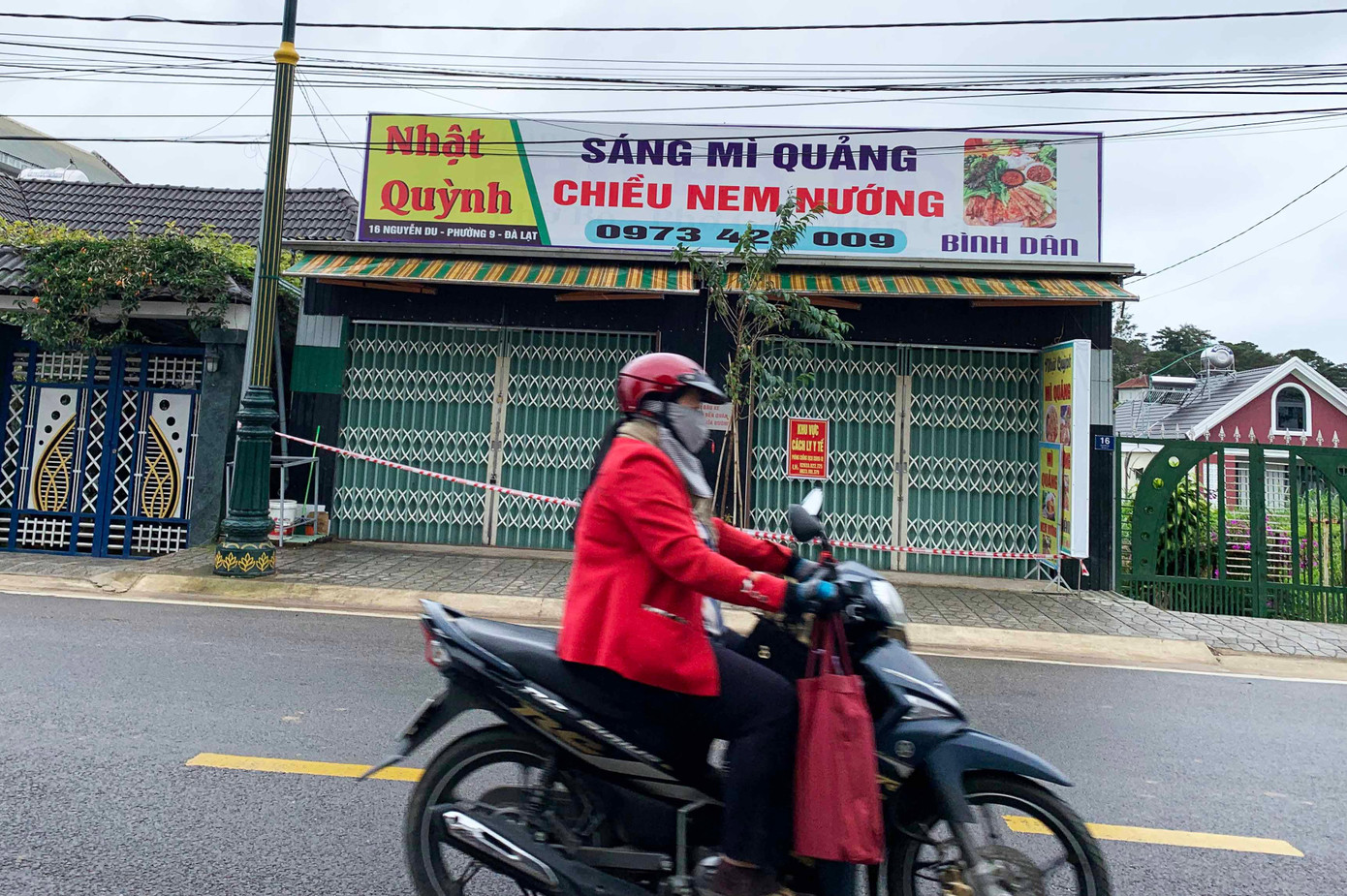 Một quán ăn tạm thời bị phong tỏa Một quán ăn tạm thời bị phong tỏa