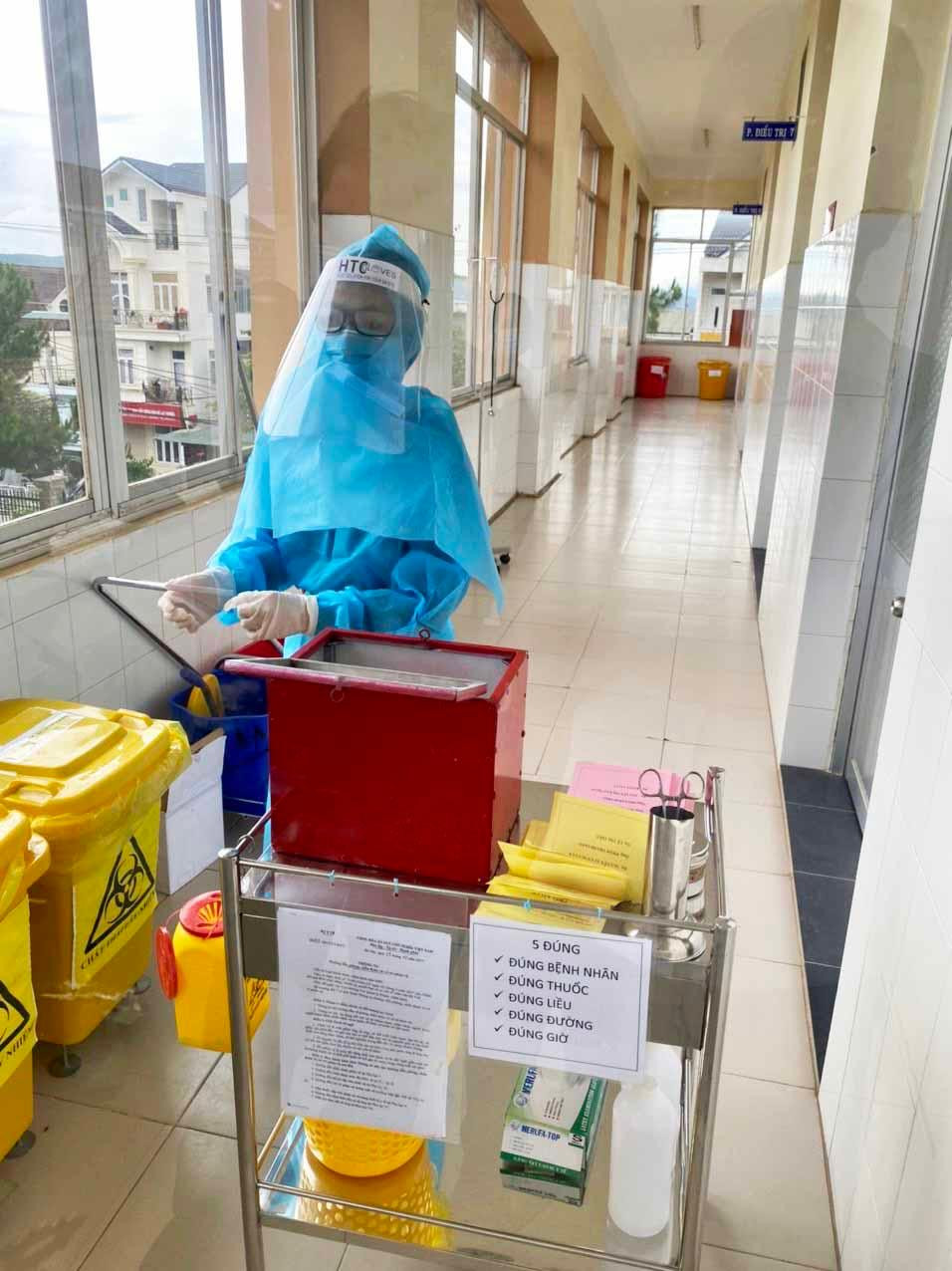 Một khu vực điều trị cho bệnh nhân COVID-19 Một khu vực điều trị cho bệnh nhân COVID-19