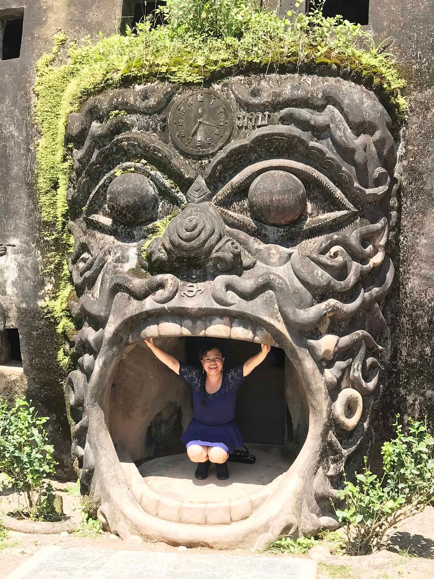 Miệng con ác quỷ chính là cửa động