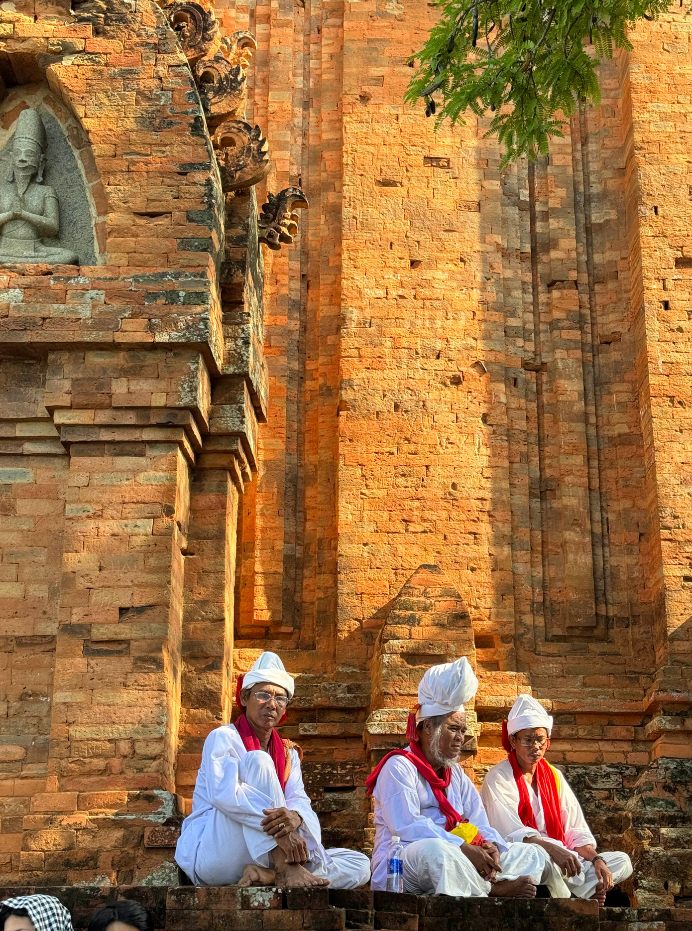 Các vị chức sắc tại lễ hội