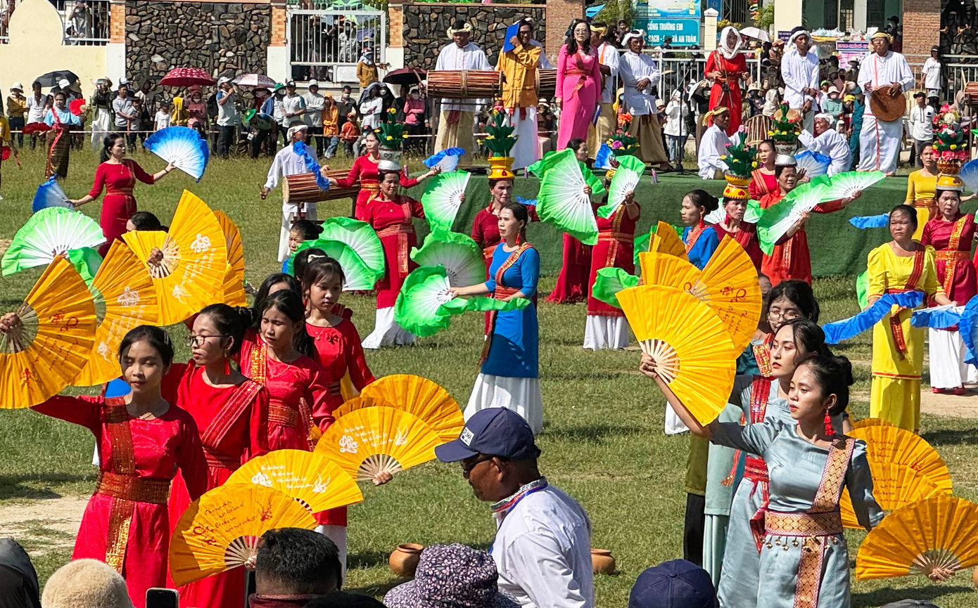 Cảnh diễn tại lễ hội Katê