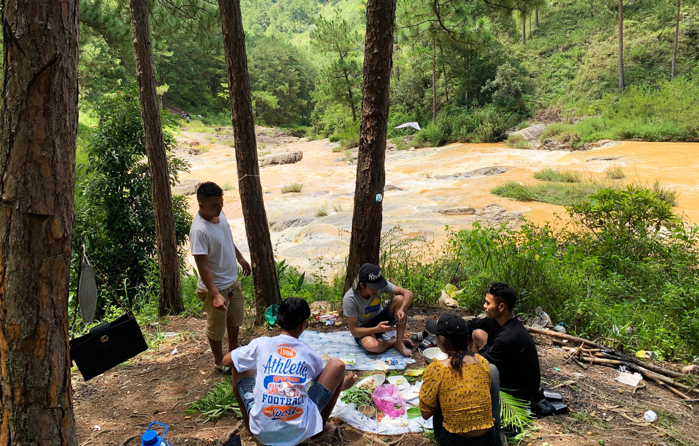 Suối đục ngầu, chảy xiết vào cao điểm mùa mưa