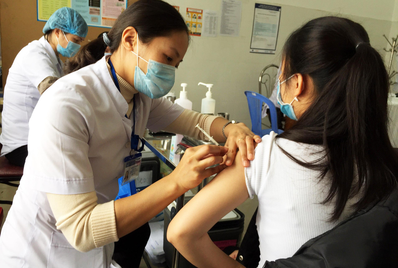 Đẩy nhanh tiến độ tiêm vắc xin cho học sinh, sinh viên Đẩy nhanh tiến độ tiêm vắc xin cho học sinh, sinh viên