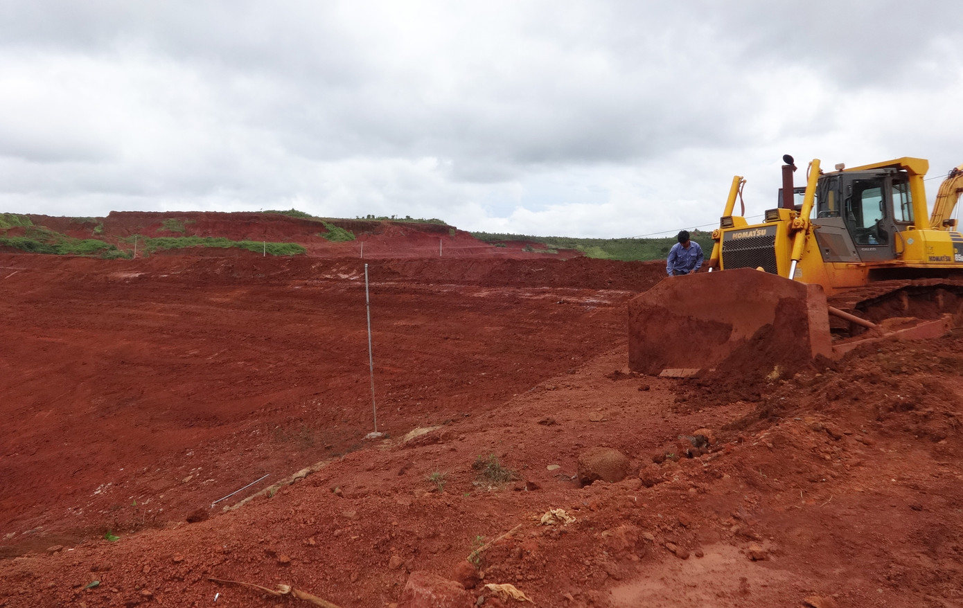 Một mỏ bauxit tại Lâm Đồng. Một mỏ bauxit tại Lâm Đồng.