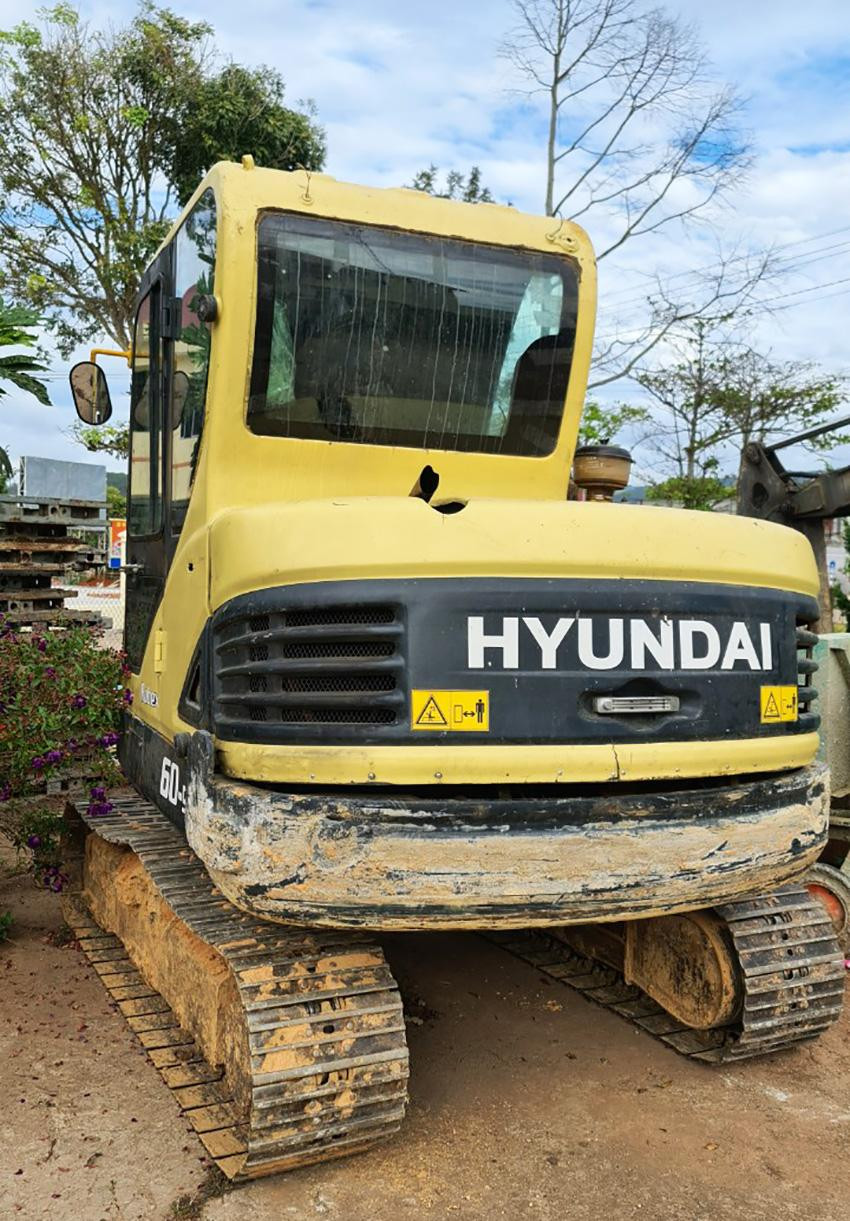 Phương tiện san ủi đất trái phép tại TK 267C