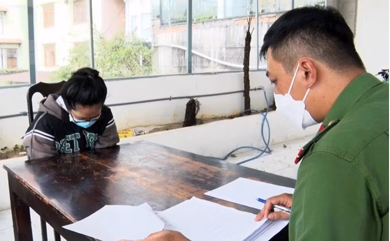 Lai Thanh Nhã tại cơ quan điều tra. Ảnh: Công an Đà Lạt