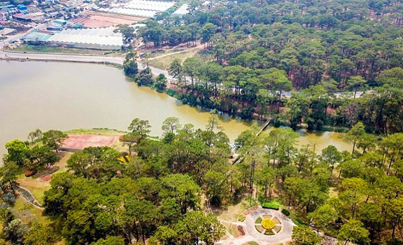 Một góc khu du lịch hồ Than Thở.