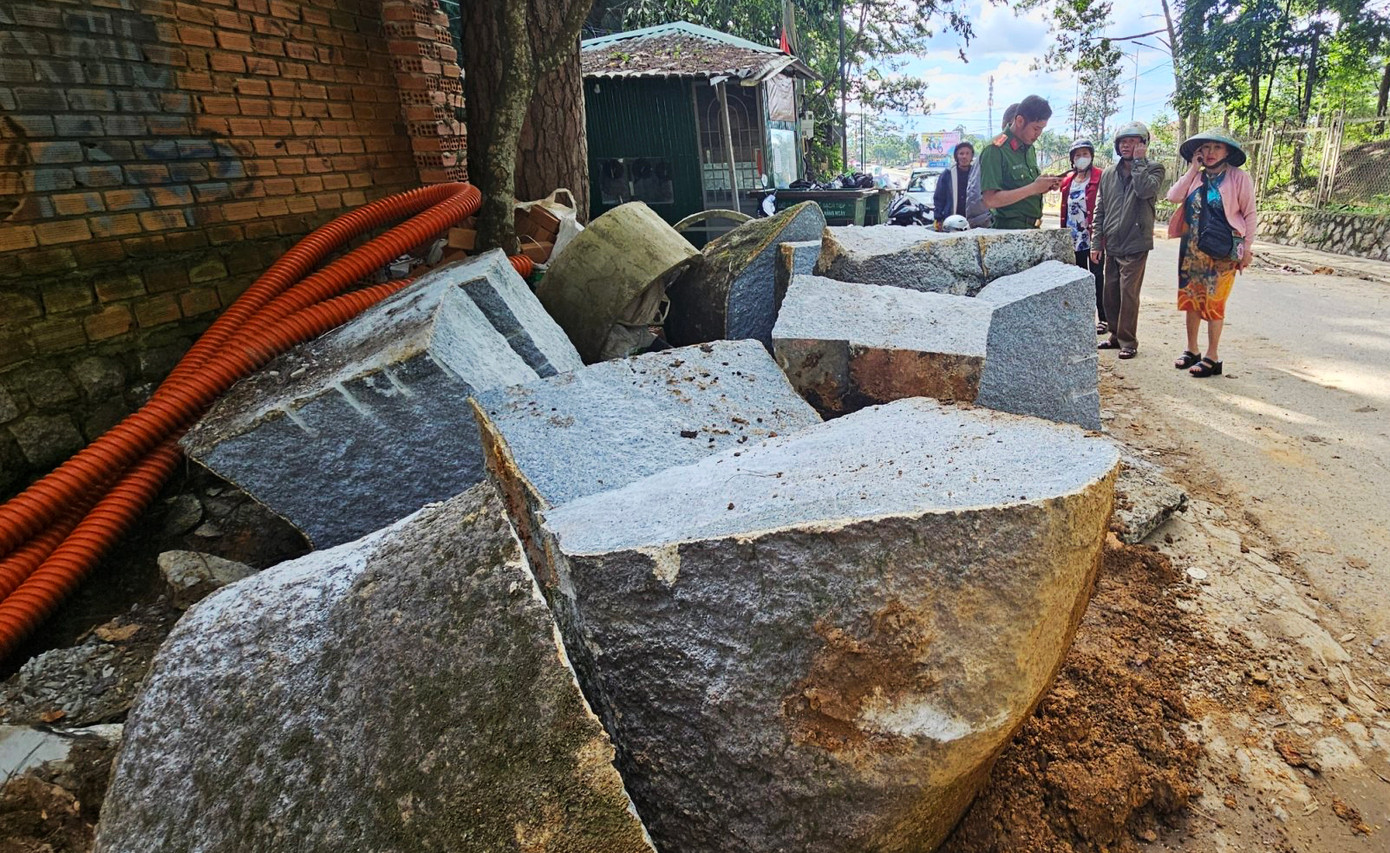 Công an đến hiện trường ghi nhận phản ánh của người dân