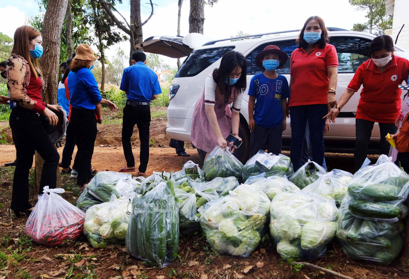 Hỗ trợ rau củ cho những trường hợp cách ly phòng dịch COVID-19