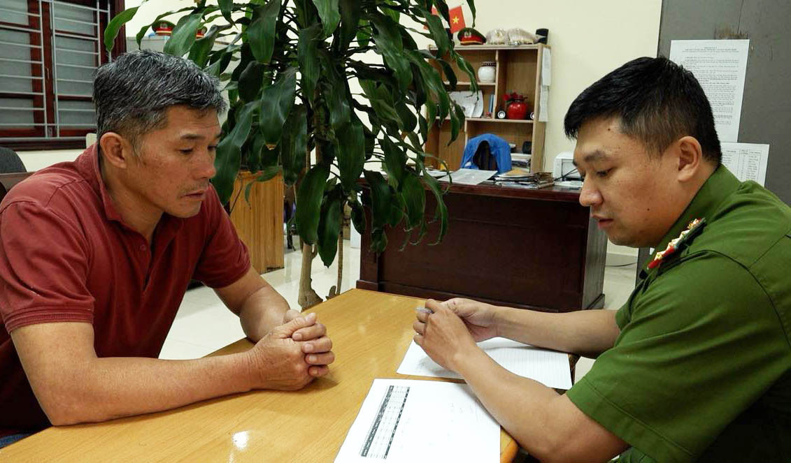 Phan Công Hải tại cơ quan điều tra - Ảnh: Công an Lâm Đồng