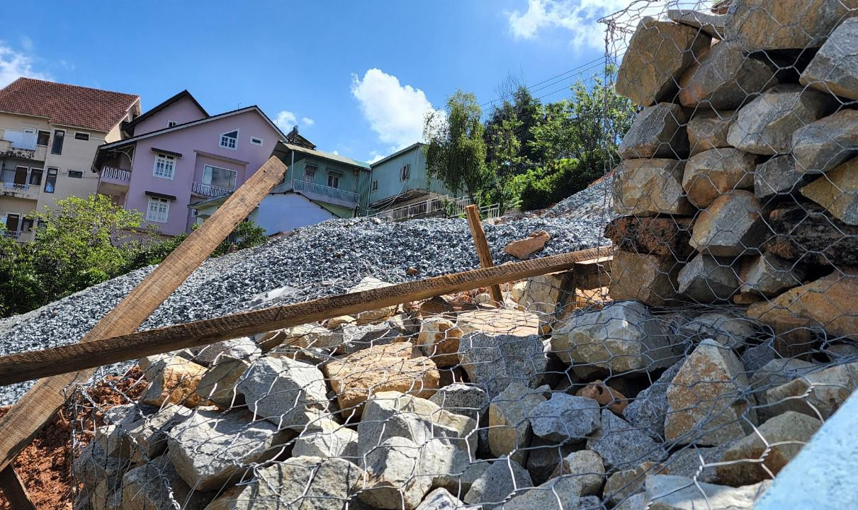 Rọ đá dùng để gia cố ta luy