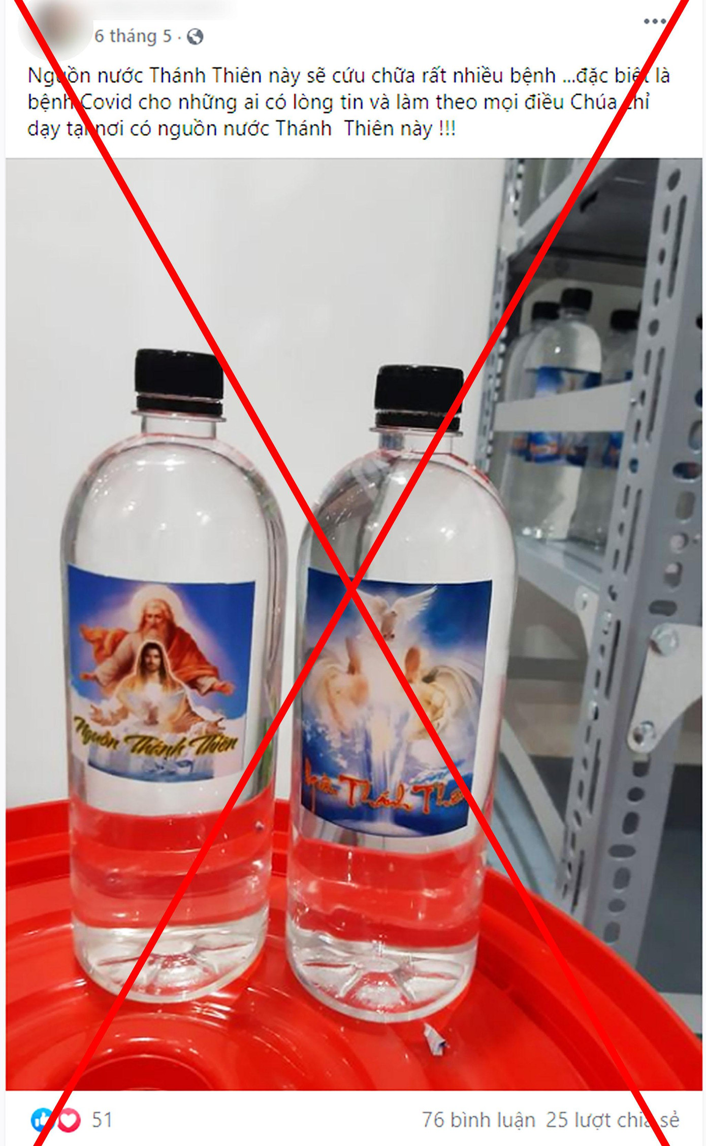 2 chai nước ghi dòng chữ "Nguồn Thánh Thiên"