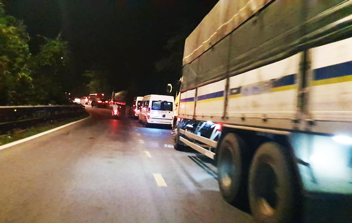 Giao thông trên đèo Bảo Lộc thường xuyên bị ách tắc